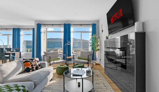 Luxury 5BR Calgary Home | Hot Tub | Pool Table | Sleeps 16