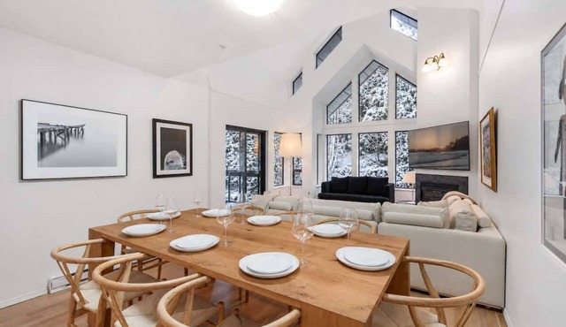 Luxury 6-Bedroom - Whistler Village - Blueberry