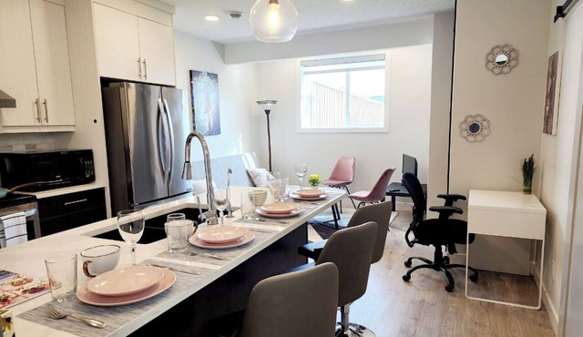 Luxury Cozy Basement Suite separate entrance and heater. WiFi. Netflix.