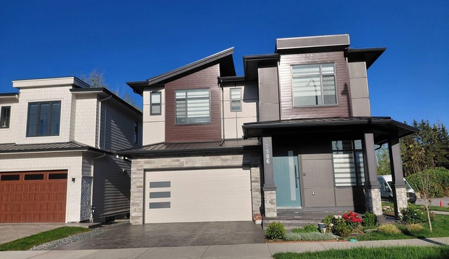 Luxury Family-Friendly 4BR Home Near Langley Events & Sports