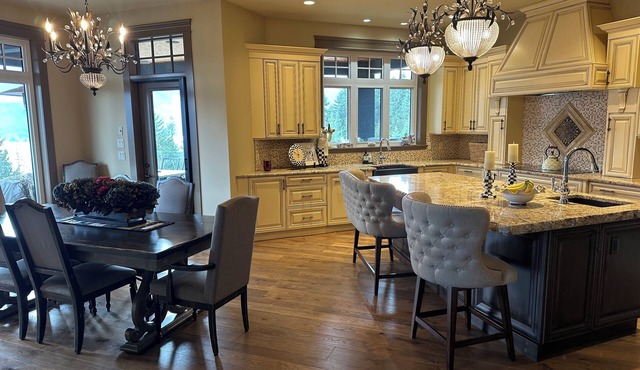 Luxury home in Sicamous, overlooking Mara lake in the Shuswap