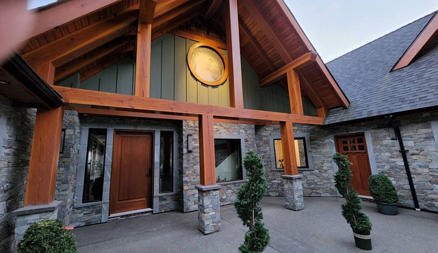 Luxury Home/Villa Beautiful Oceanview Georgia straight, Hot Tub Spa