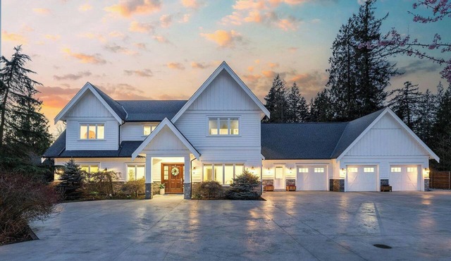 Luxury Mansion, Sleeps 22 Pool/Hot tub/Playground/Theatre/Game Room