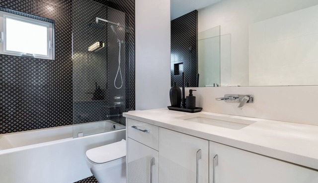 Luxury Modern Home | 4 Bed | North Vancouver