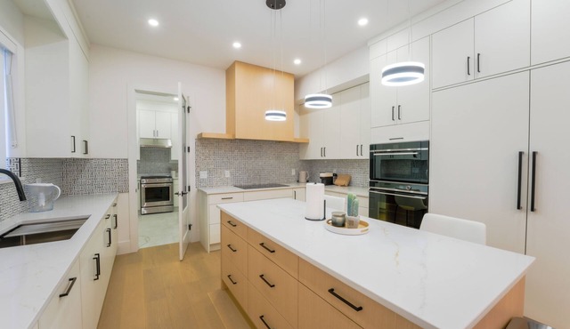Luxury Okanagan House in heart of Kelowna!