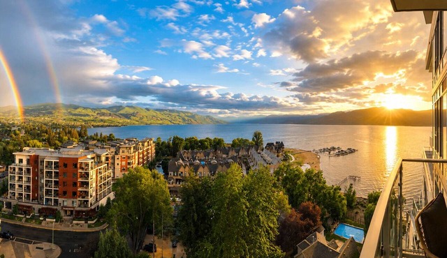 Luxury on the Lake with Amazing 11/F Unobstructed View!