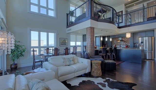 Luxury Penthouse Oasis, Rooftop Patio, River View, Downtown