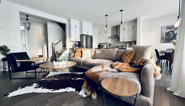 Luxury Retreat backing to a Park with Spray Park