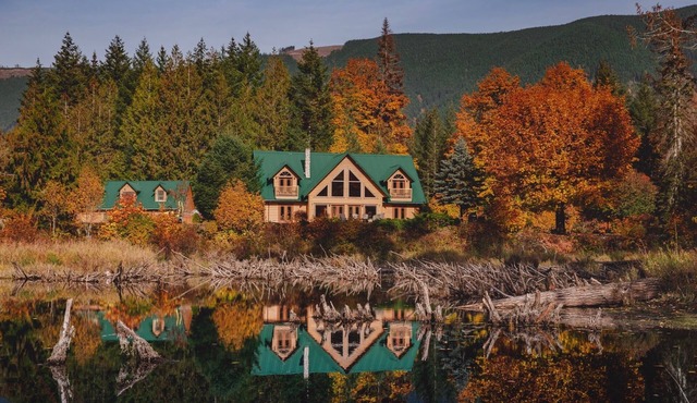 Luxury Riverside Lodge Sleeps 10 - 4 ensuite bedrooms