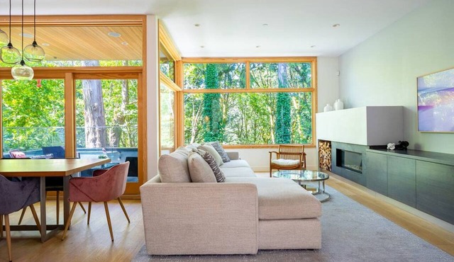 Luxury Treetop Home, Minutes to Grouse Mountain