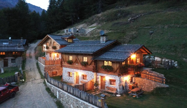 Maso Leprotto - Charming elegant Mountain Lodge, panoramic view and pet friendly in COGOLO
