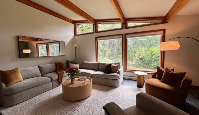 MindWell House: Vacation Rental for 8, Victoria, B.C.