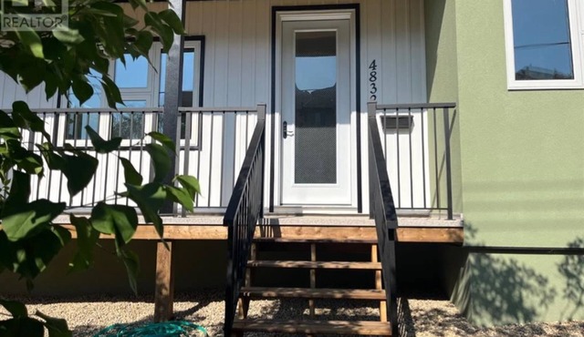 Mirror Lake Home - Close to shopping and walking paths!