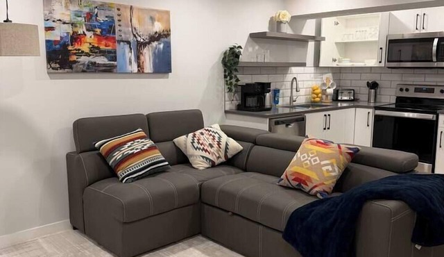 Modern 1Bedroom Stylish Private Basement Suite
