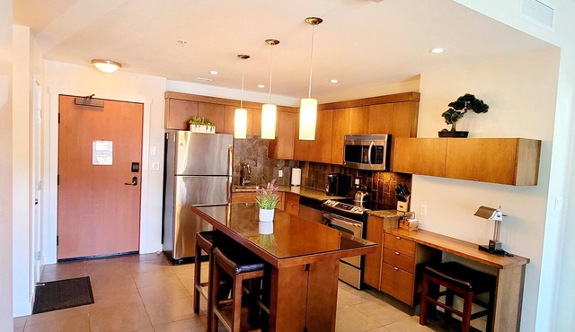 ✫ Modern 2 bed 2 bath condo w/pool & hot tub at the base of ski hill