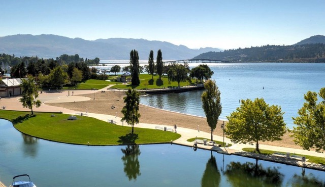 Modern 3 Bedroom Condo in Discovery Bay. Close to downtown and Okanagan Lake!