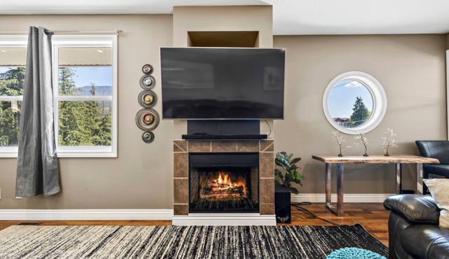Modern 3 story condo, boat slip available !
