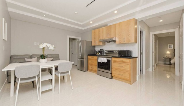 Modern 3BR Suite near UBC & Jericho Beach