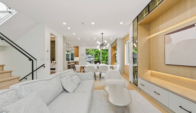 Modern 5BR 5BA near UBC, QE Park & VanDusen