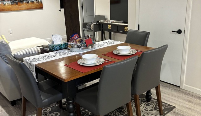 Modern and clean 1 BR suite 5 minutes from Butchart Gardens