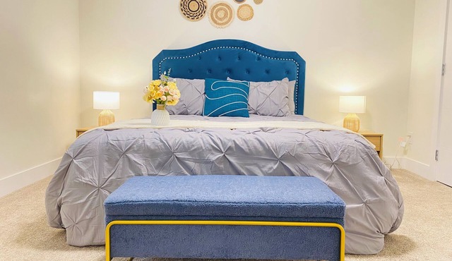 *Modern*Central Location*Cozy Guest Suite*Sleep 4