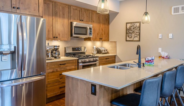 Modern Condo | Ski-In & Ski-Out | Private Hot Tub | Fireplace
