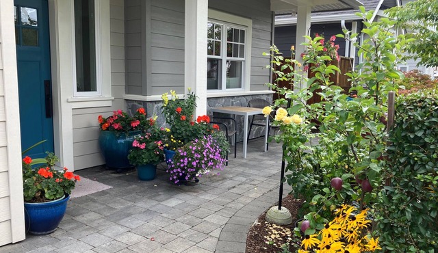 Modern Cottage-Style House Close to all Amenities and the Ocean in Sidney BC. in Sidney