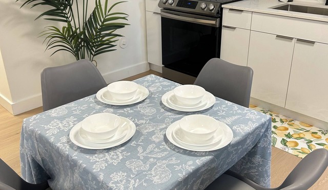 Modern & Cozy 2BR Guest Suite near shops & restaurants in clayton height