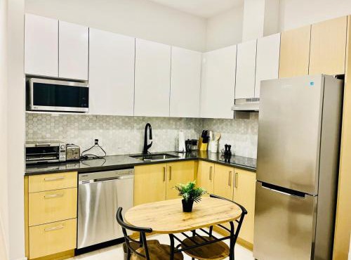 Modern Ground Level 1BR Apartment - Prime Location