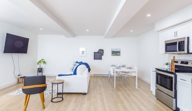 Modern Suite by Black Mountain Golf Club