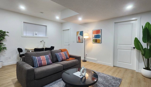 Modern Suite in Seton - King Bed, 85" TV, Near South Health Campus & YMCA