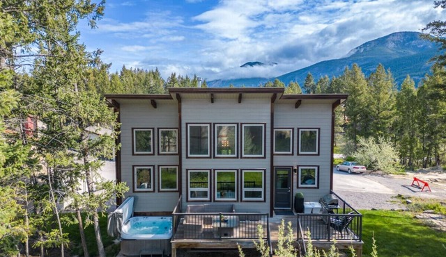 Modern Tides | Hot Tub | Beach Access | Fireplace