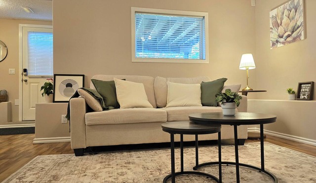 Modern Walkout Suite Near YYC Airport