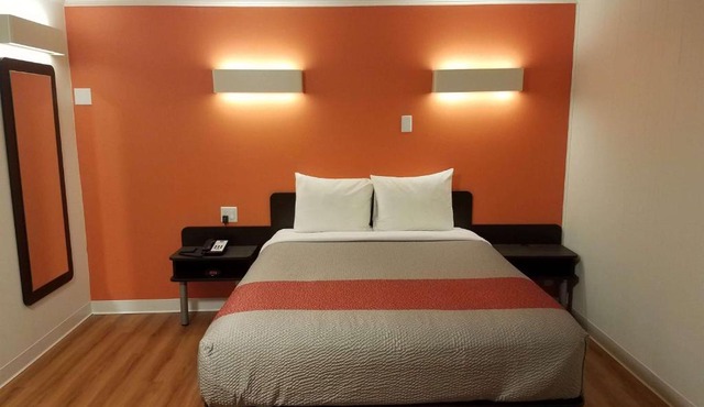Motel 6 Cranbrook