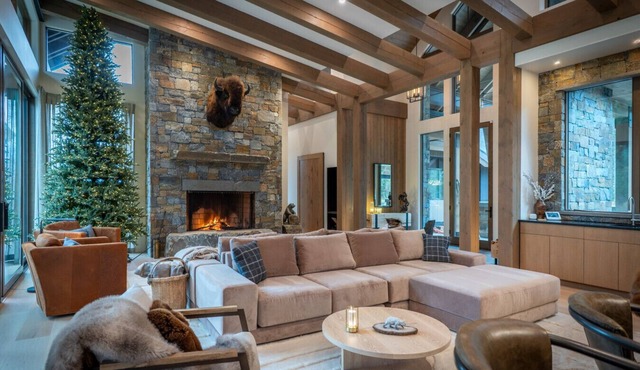 Mountain Lake Luxury Ski Chalet in Revelstoke