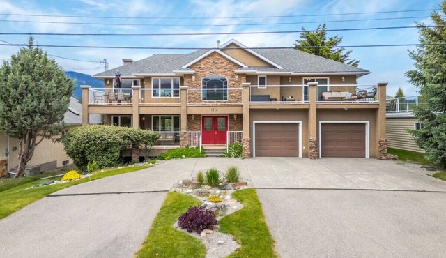 Mountain Manor | Lake Views & Access | Fenced Yard