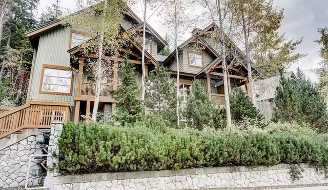 Mountain Star 3 Bedroom private hot tub