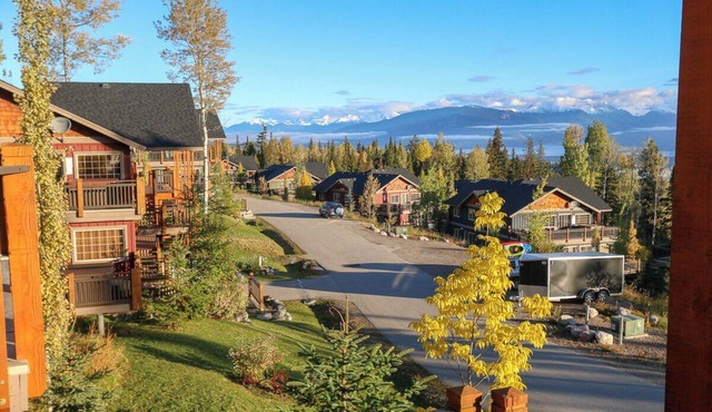 Mountain View - Hot Tub - Ski In/Out - at Kicking Horse Mountain Resort