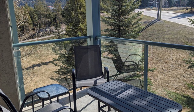 Mountain Views, Pool, Hot Tub! 1500 sqft 2BR + Loft, Penthouse