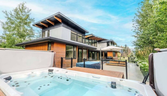 Mountain View Estate 42 Acre Luxury Getaway Invermere