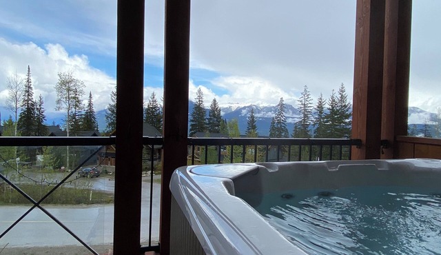 Mountain views from hot tub in this 3br/2bath ski/bike in home at Kicking Horse