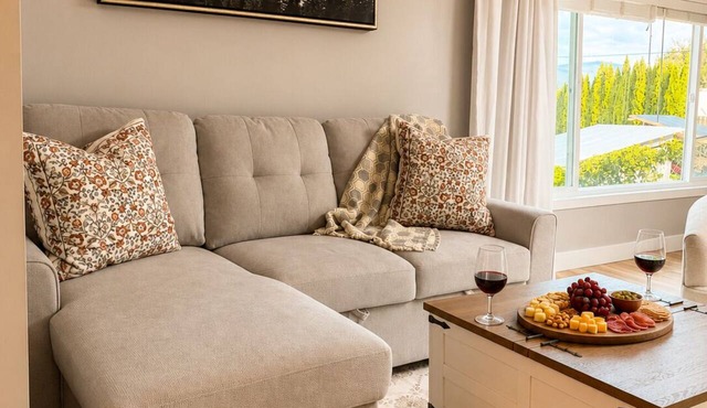 Mountain Views - Sleeps 4 - Pet Friendly - Close to Wineries and Beaches