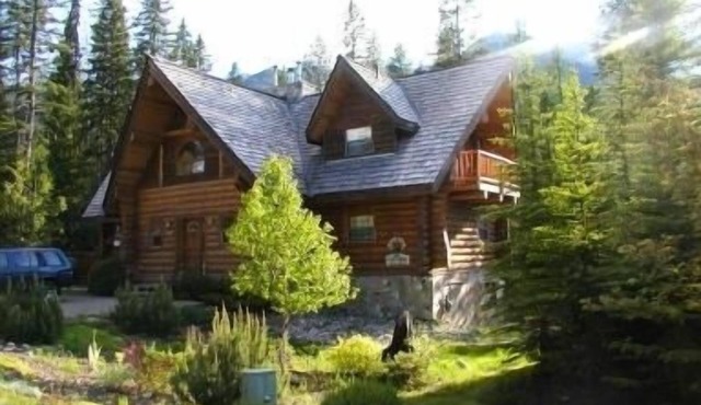 Mountainside Log Chalet at Fernie Alpine Resort
