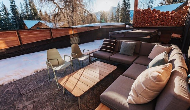 Mountainside Luxury Retreat 2km from RMR