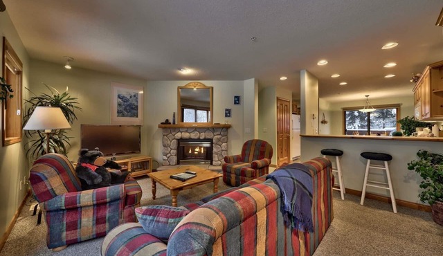 Multi level 2 bedroom condo, ground floor entrance, close to village center and next to ski runs