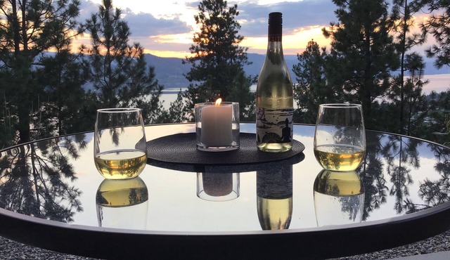 Naramata Sunset Oasis : Couples romantic getaway.