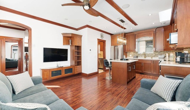 Near DT Vancouver | 3 Beds | 12min to YVR