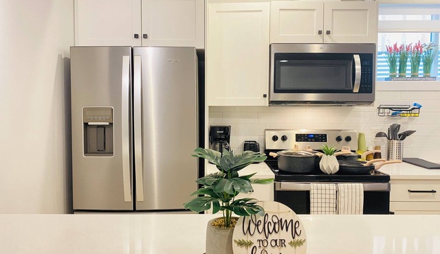 *NEW*Cozy Basement Suite*Central Location*Sleep 2