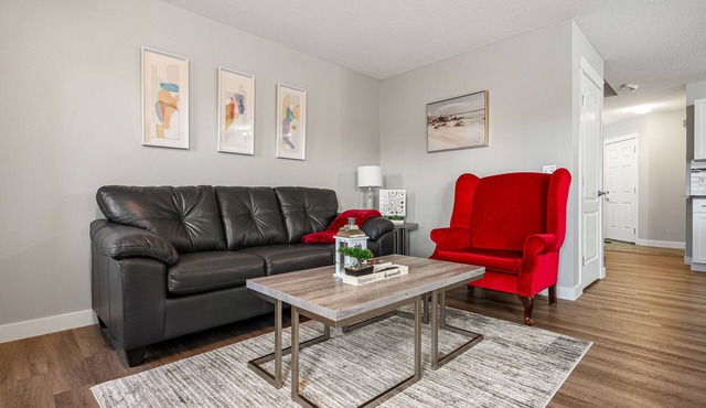 New Edmonton House 10 mins to Airport, Super close to best places in Edmonton