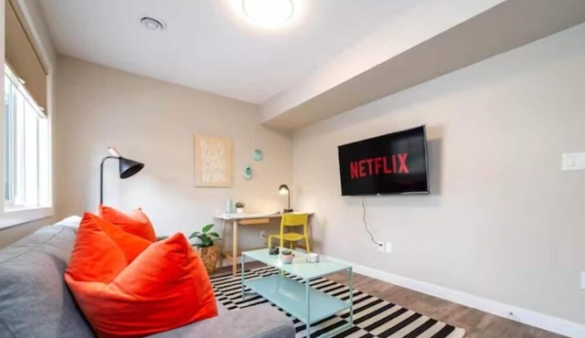 NEW - Euro-Style Suite - Whyte Ave/Clean/A/C/NFLX/Sleeps6